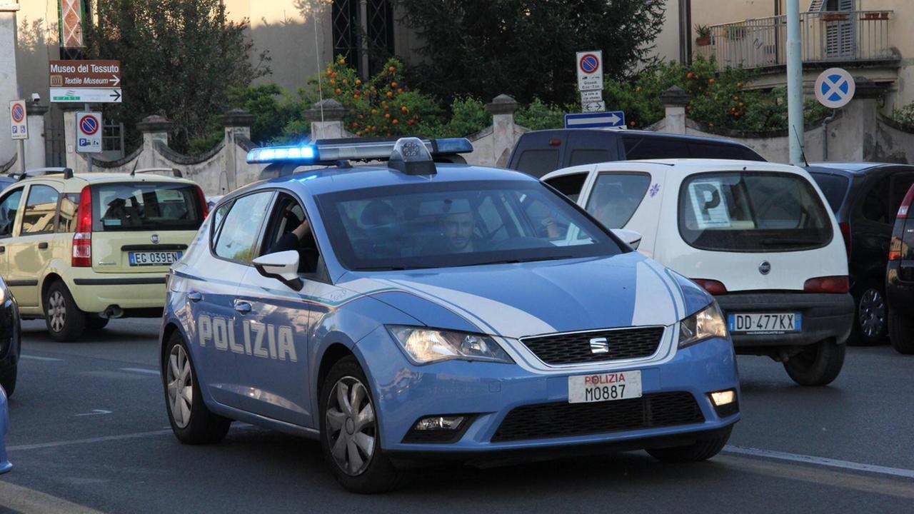 Una volante della polizia (foto Batavia)