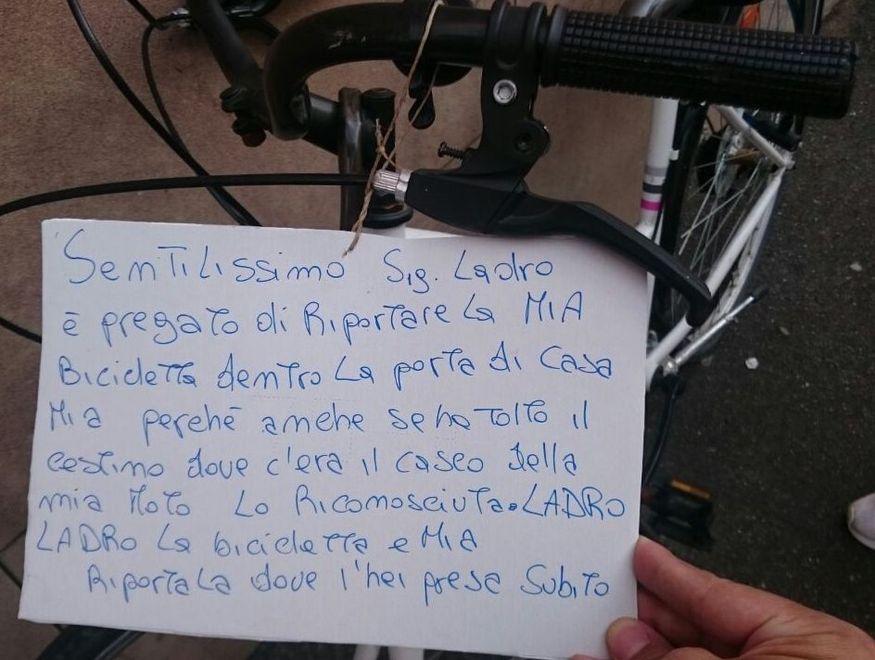 Riconosce la sua bici e scrive al ladro: «Riportamela a casa» 