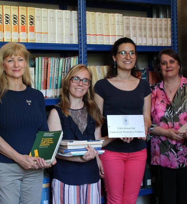 Il Lions Club dona 300 libri alla biblioteca comunale