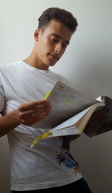 Lorenzo, un giugno pieno di esami fra libri e vasche 