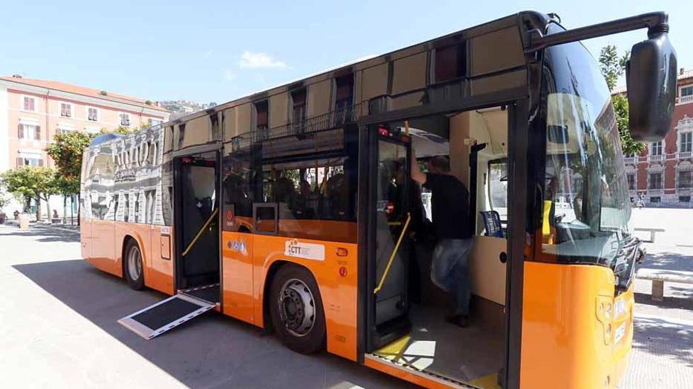 «Gli immigrati viaggiano sui bus gratis»