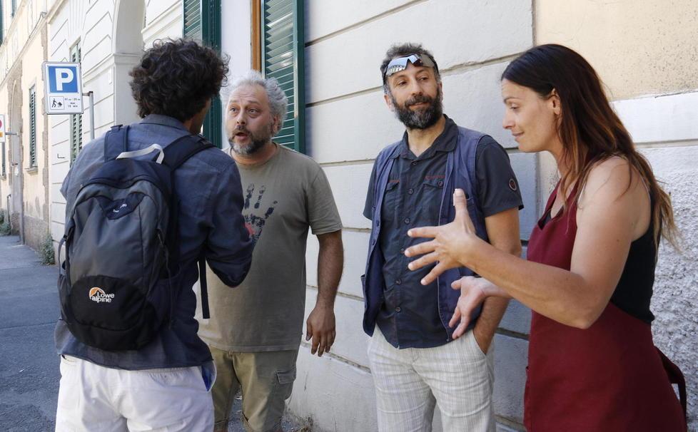A Colline arriva l’assessore botta e risposta in strada 