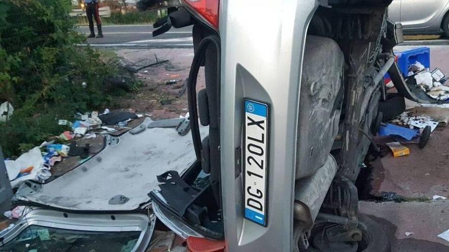 Schianto frontale fra due auto Tre feriti portati a Baggiovara