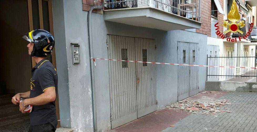 Condominio casca a pezzi allarme in via Scarlatti 