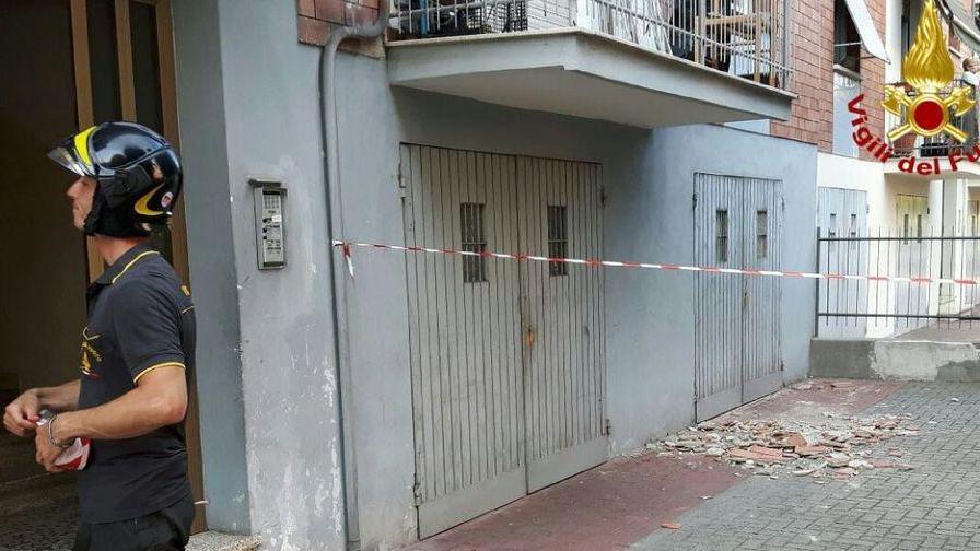 Condominio casca a pezzi allarme in via Scarlatti