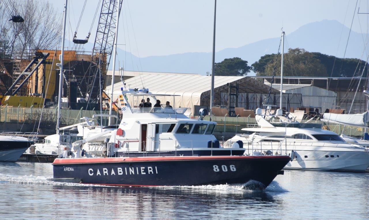 Turista denunciato per atti osceni