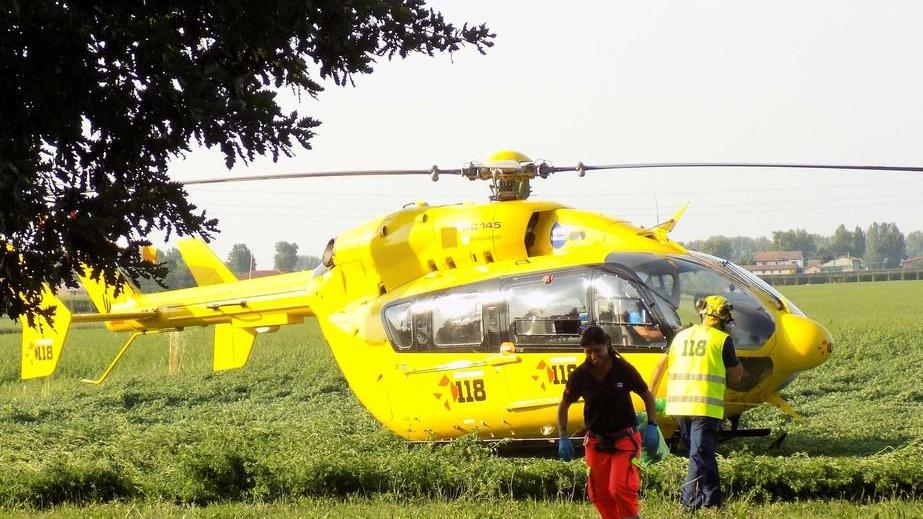 Frontale contro un pullman, muore automobilista