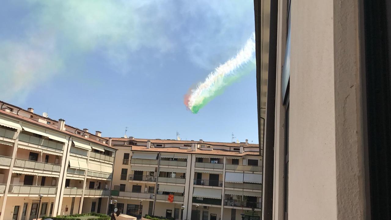 Le Frecce tricolori a sorpresa su Grosseto, viste dalla redazione del Tirreno