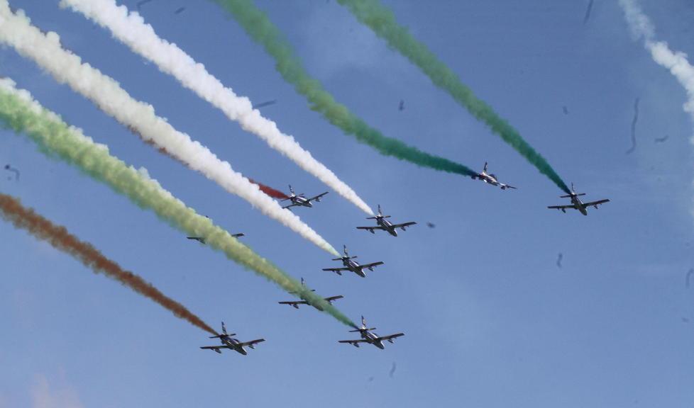 Frecce tricolori: vietate bibite in lattine o in recipienti di vetro  