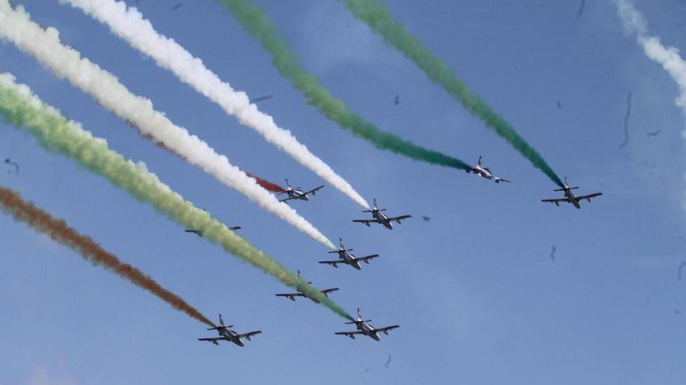 Frecce tricolori: vietate bibite in lattine o in recipienti di vetro