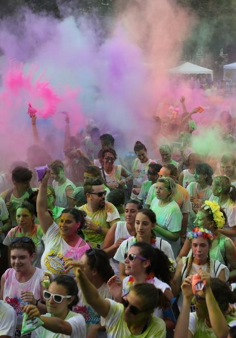 Arriva la “Color Vibe”, la corsa arcobaleno invade il parco Novi Sad 