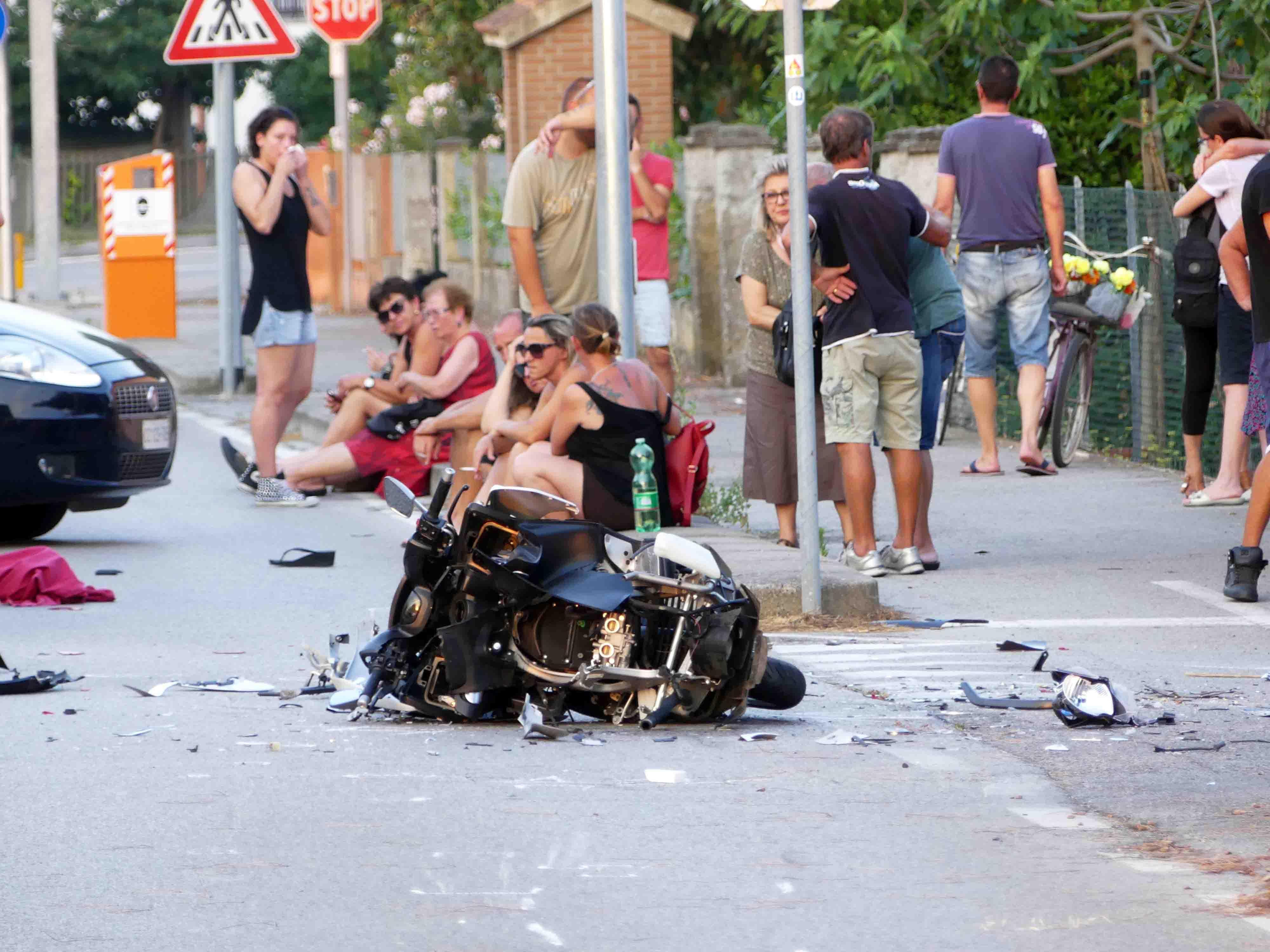 La disperazione dopo lo schianto a Volano