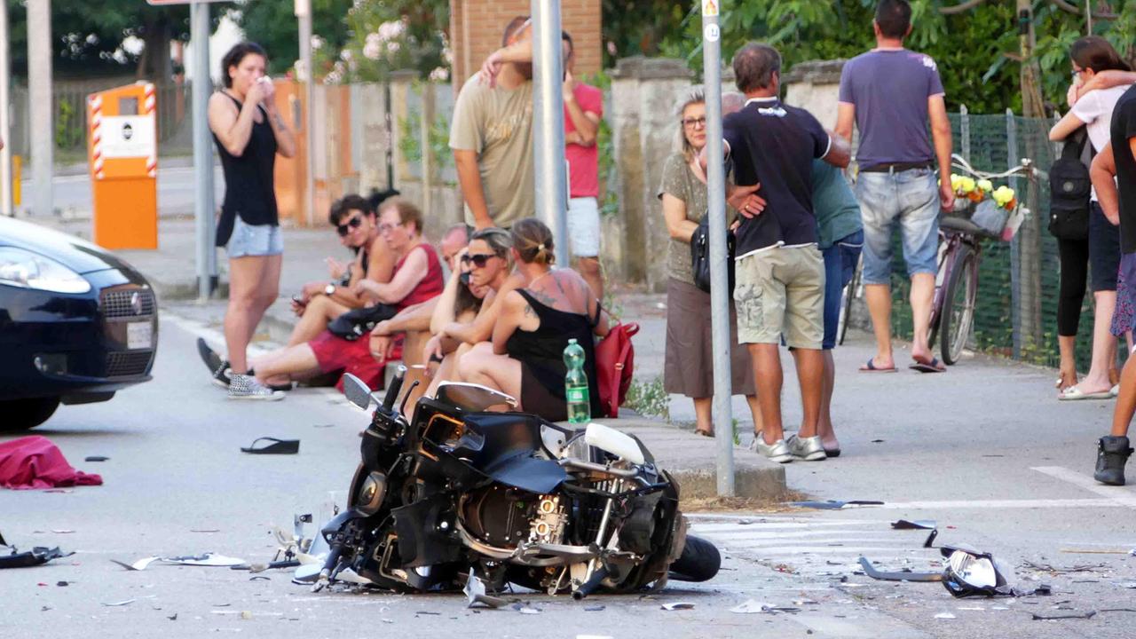 La disperazione dopo lo schianto a Volano