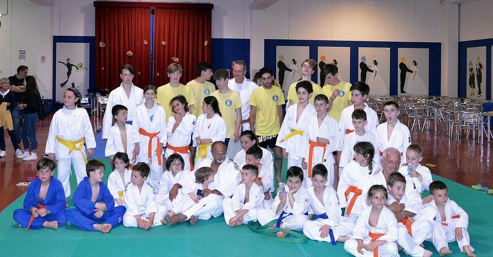 Consegnate le cinture gialle 