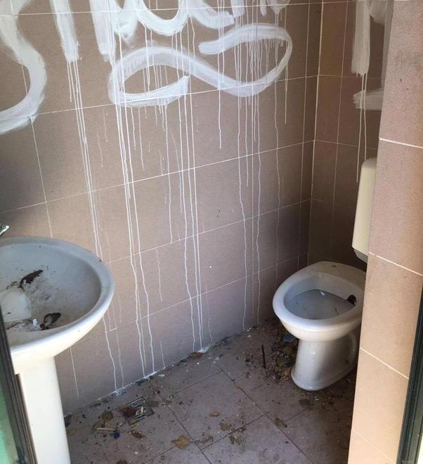 La Pista chiusa tra degrado e caos per la gestione del bar