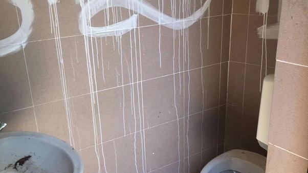 La Pista chiusa tra degrado e caos per la gestione del bar