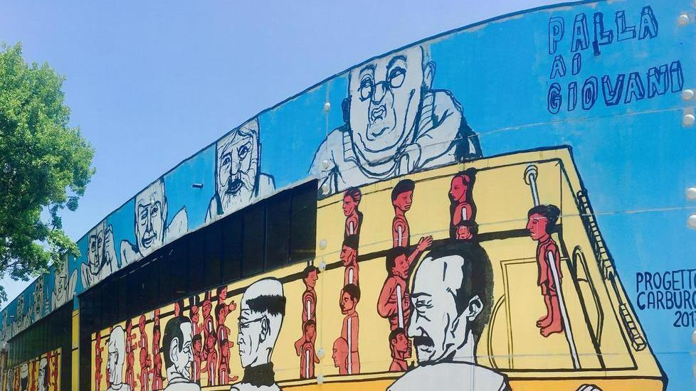 Murales dei giovani sulla palestra di via Longarone