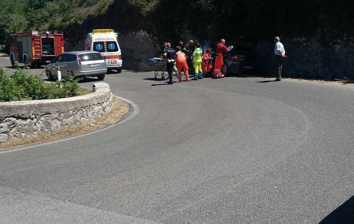 Si schianta con l’Alfa, illeso 26enne