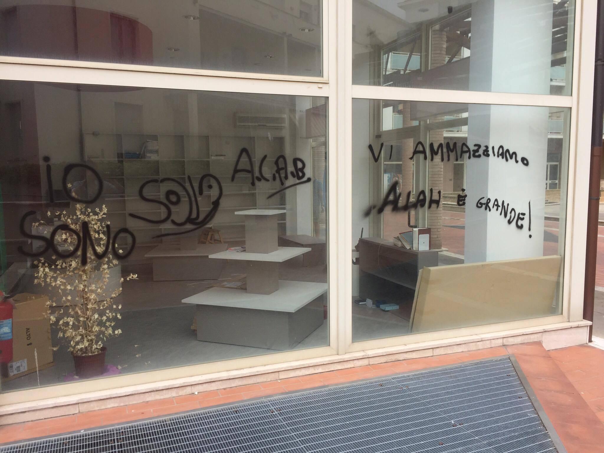Scritte inneggianti all'Islam e contro la polizia all'ex Peroni