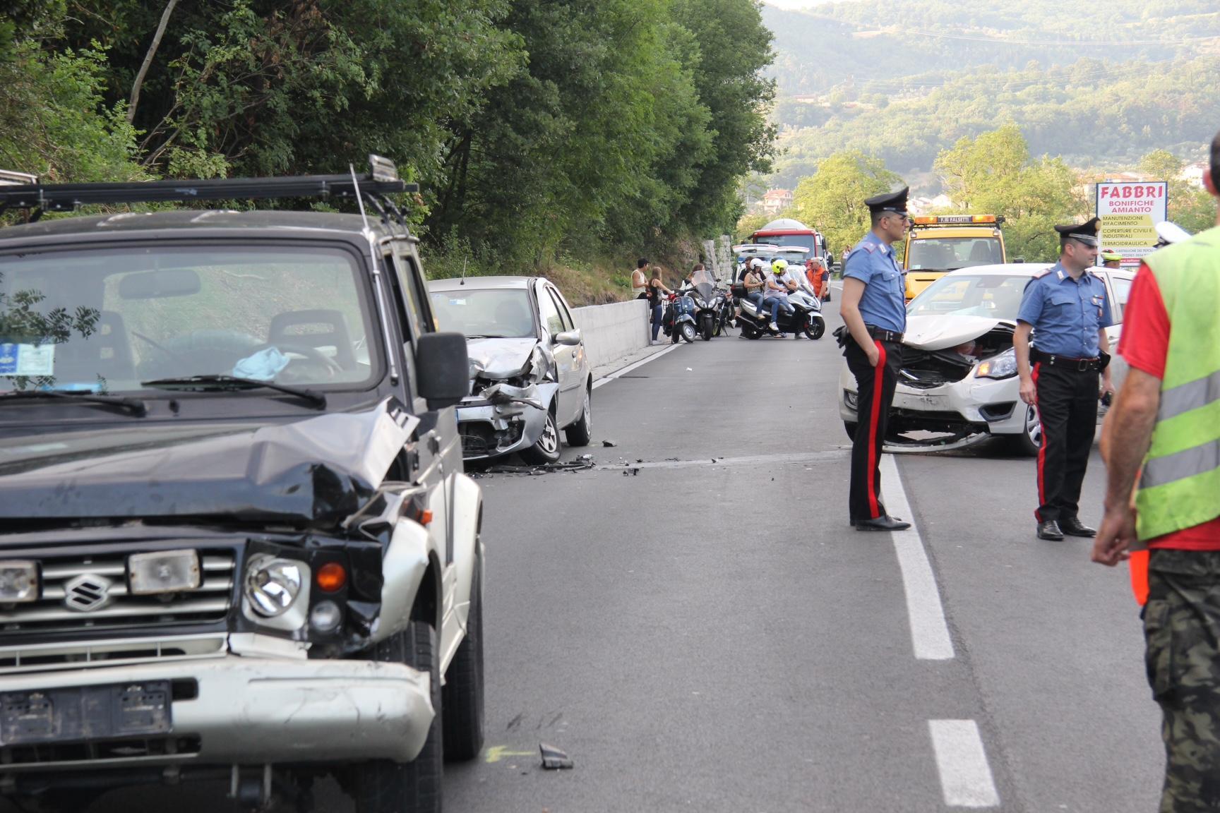 L'incidente sulla strada regionale 325 (foto Batavia)