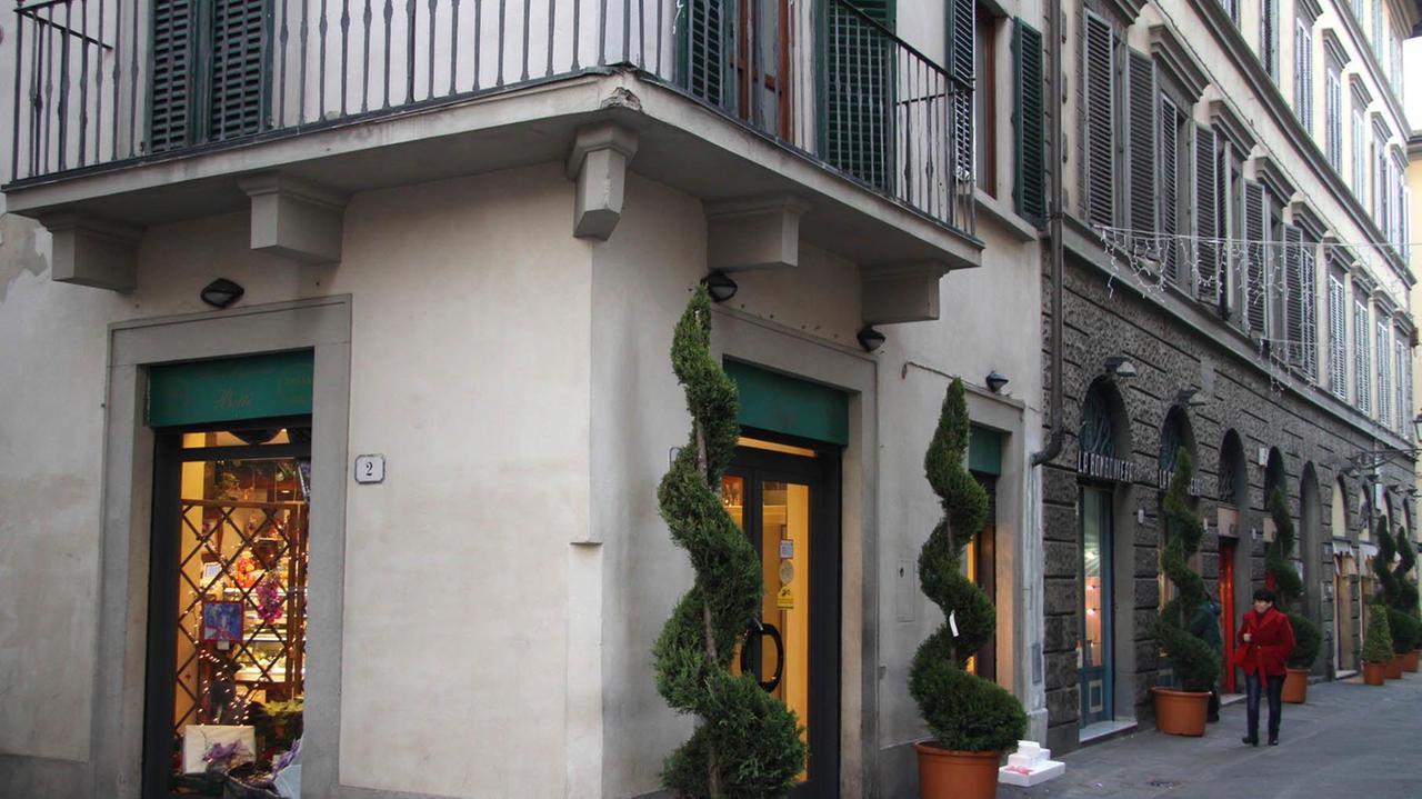 L'ex pasticceria Betti di via Guizzelmi (foto Batavia)