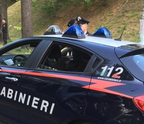 Novantenne aggredita in casa da due ladri finisce all’ospedale 