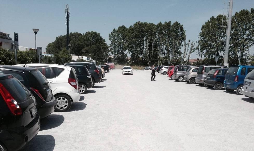 «Soffocati dalla polvere del parcheggio»