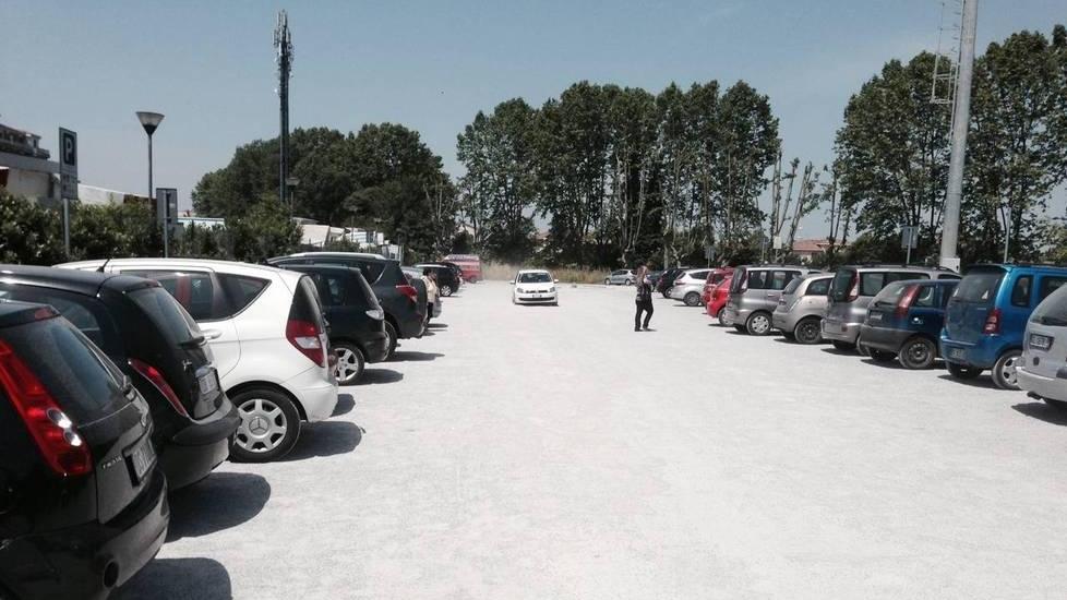 «Soffocati dalla polvere del parcheggio»