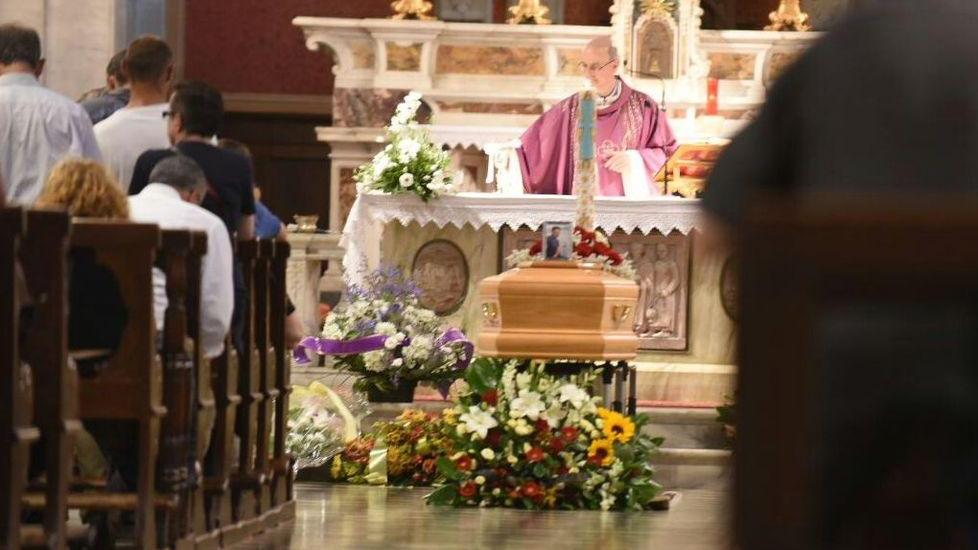 Ieri i funerali del sub Massimo Di Michele