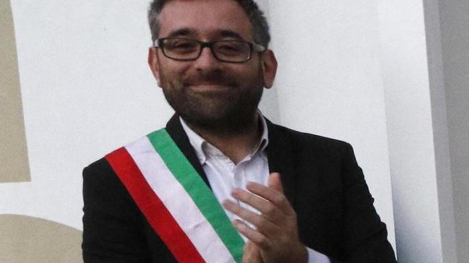 Contro la vendita di gadget “fascisti” a Colle c’è solo il Pd