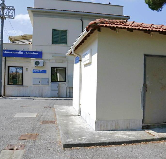 Viveva in un edificio della stazione di Quercianella