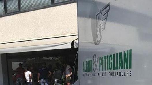 Faida di lavoro, cinesi sparano ai dipendenti di una ditta