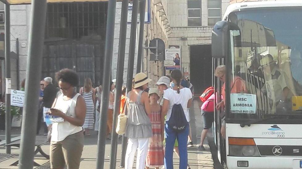 Crocieristi in centro: pochi, felici e smarriti