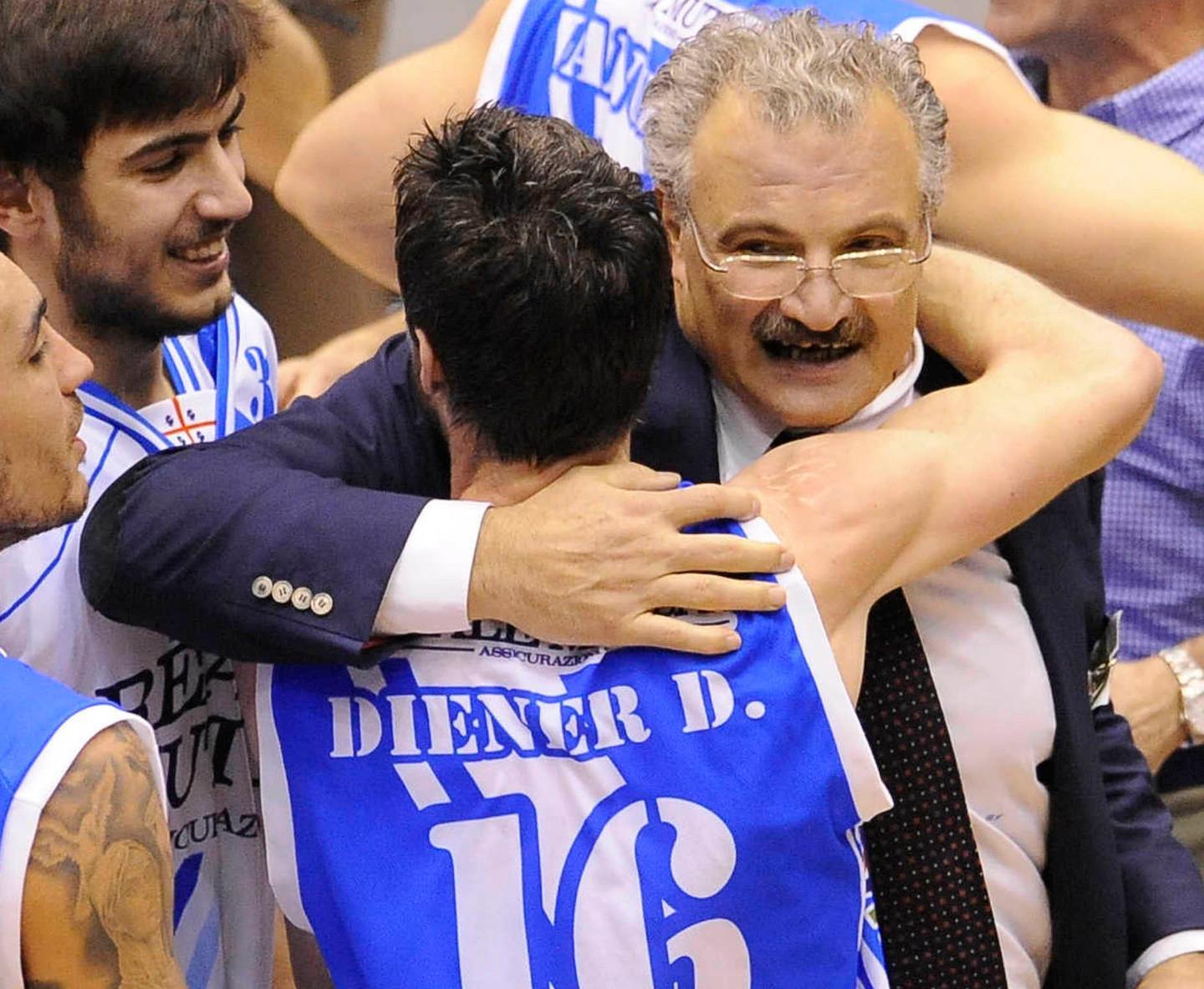Meo prende Drake Diener Ora Cremona sogna Travis