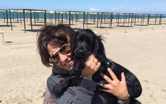 Martina Rosselli con la sua cagnolina Bibi