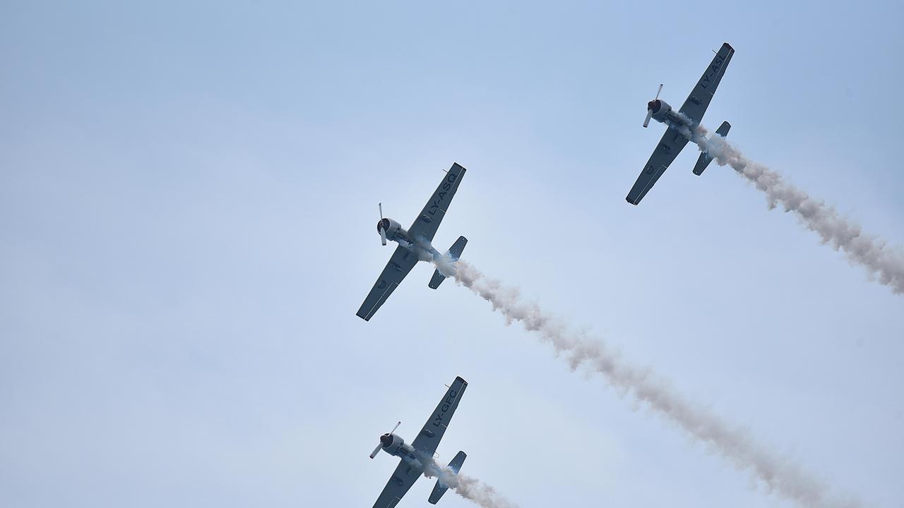 Una delle prime esibizioni dell'Air Show (foto Bf)