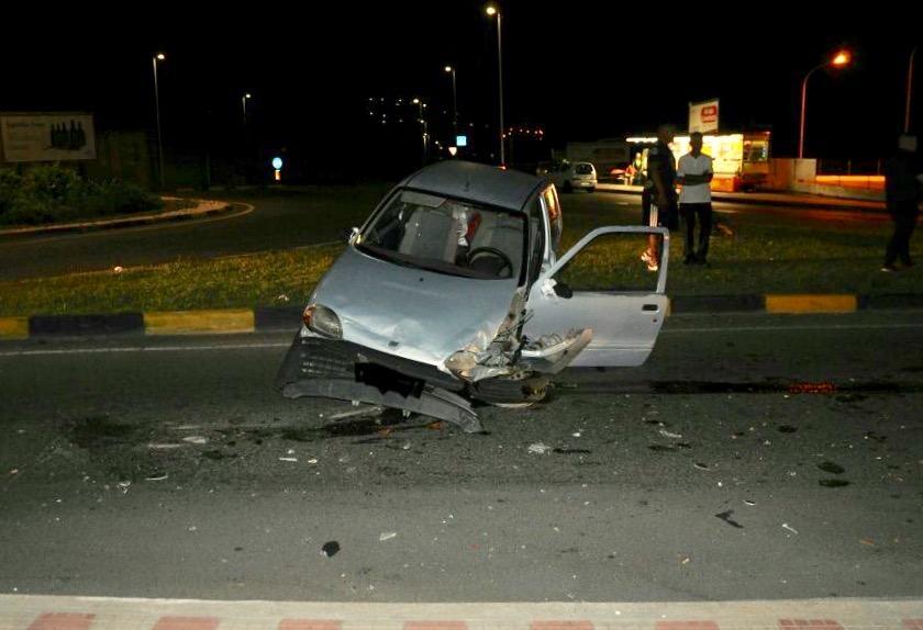 L'incidente in via del Fangario all'incrocio con viale Monastir (foto Mario Rosas)