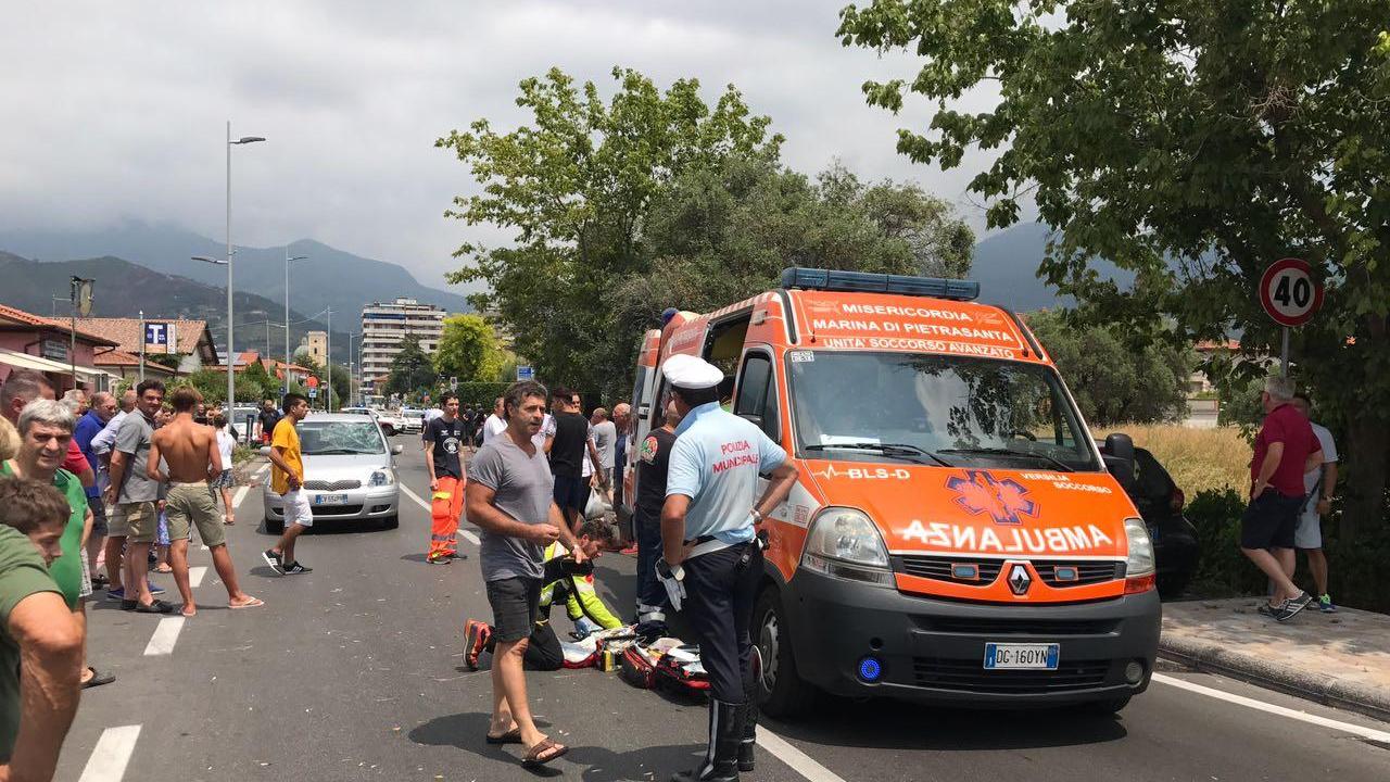 Salva la bimba dell'incidente a Querceta. Il padre: "Un miracolo"