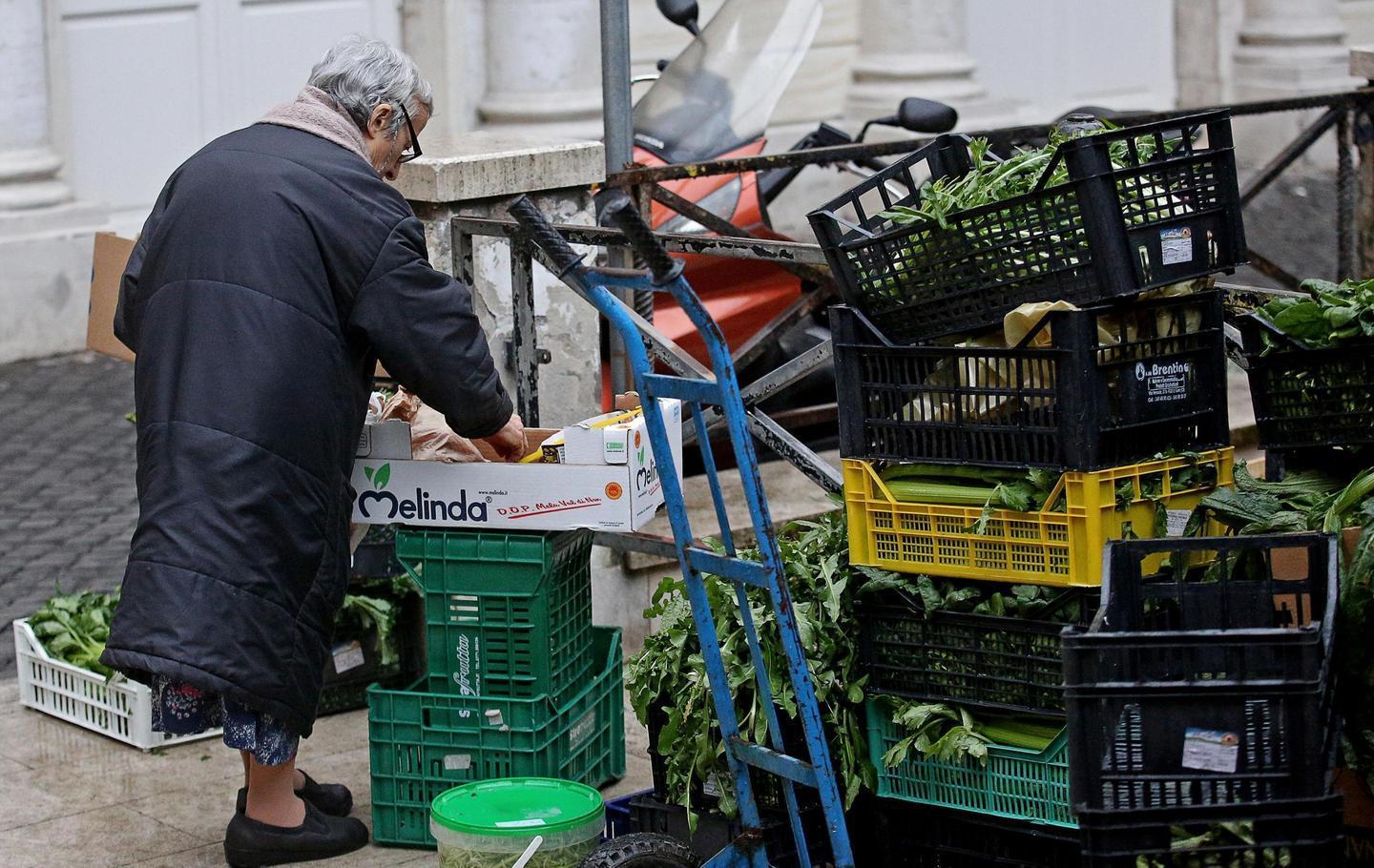 Cresce l’allarme povertà  a rischio un sardo su tre 