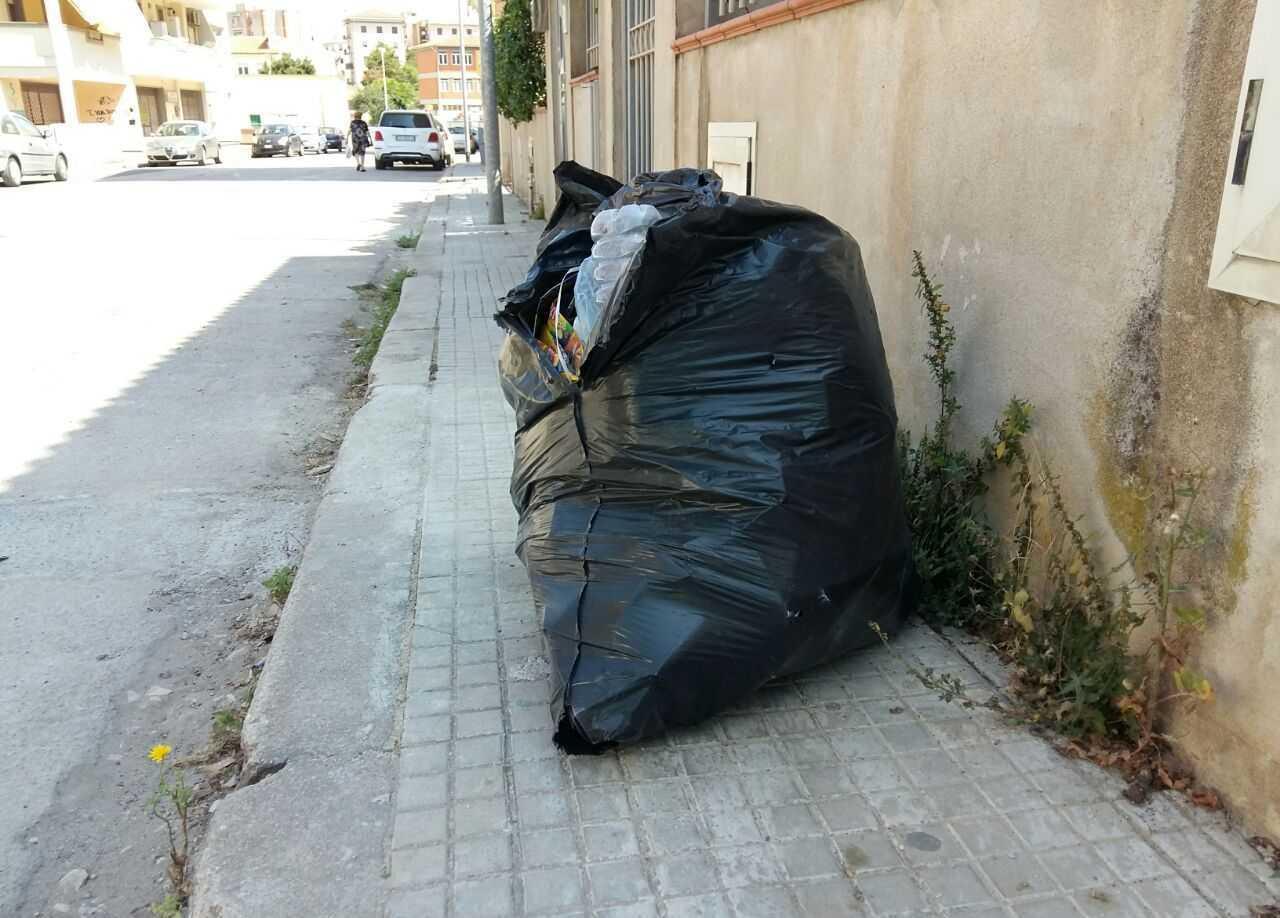 Rifiuti non ritirati da quattro giorni 