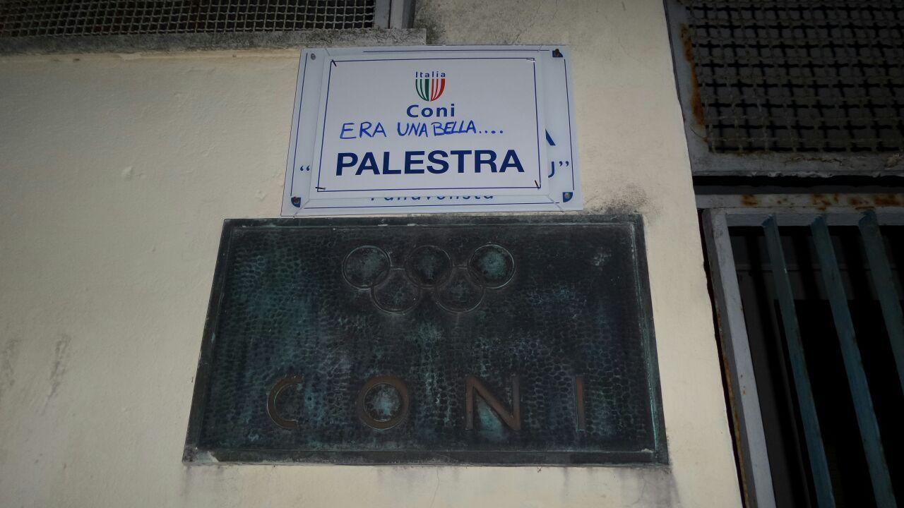 «Riapriamo la palestra Coni» Nasce un comitato di cittadini