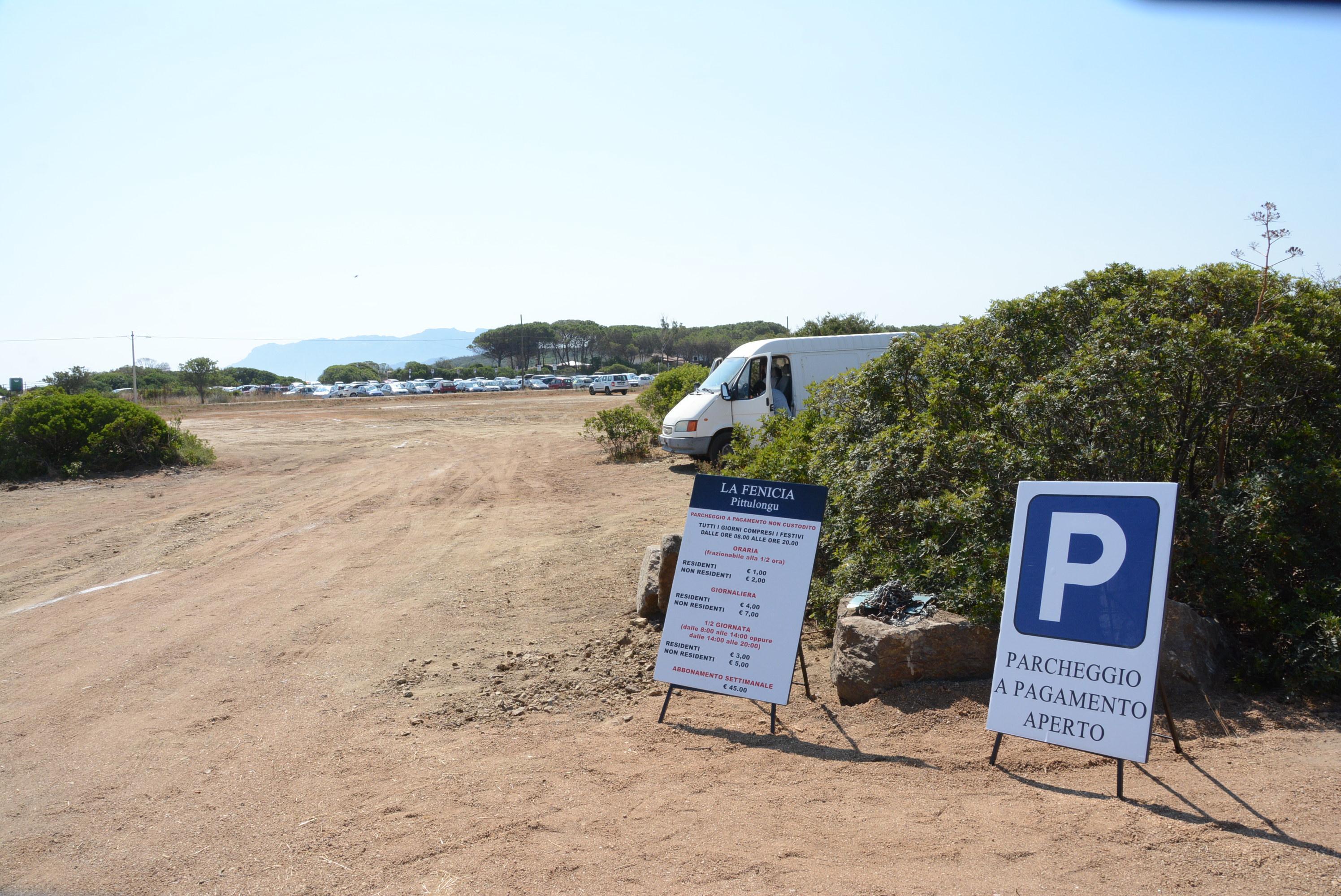 I parcheggi di Pittulongu (foto Gavino Sanna)