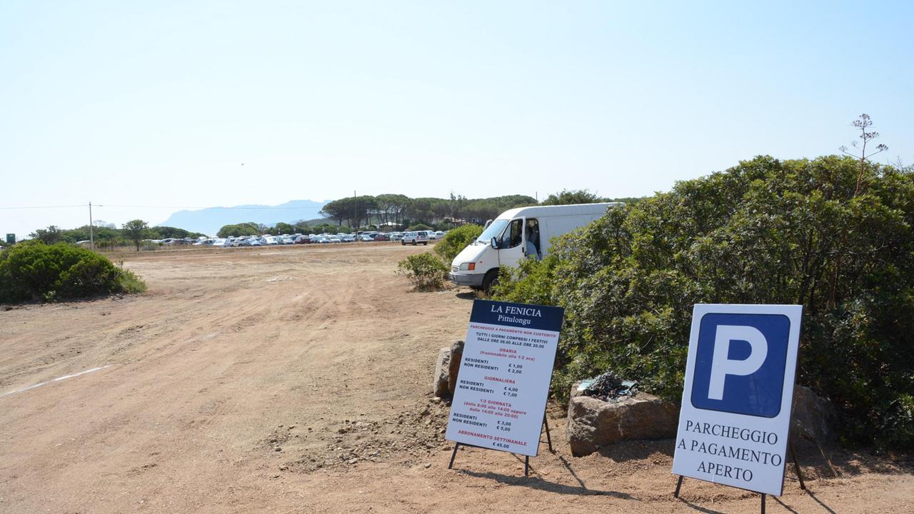I parcheggi di Pittulongu (foto Gavino Sanna)