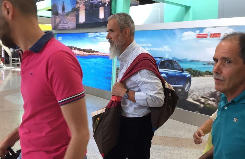 Matteo Boe all'arrivo all'aeroporto di Olbia