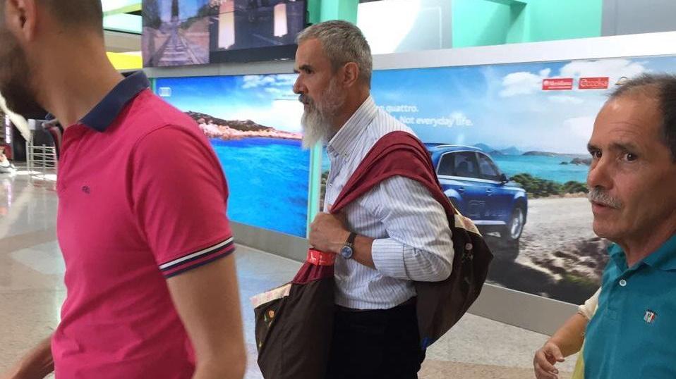 Matteo Boe all'arrivo all'aeroporto di Olbia