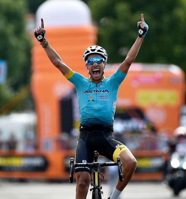 Aru tricolore con la maglia di Scarponi 