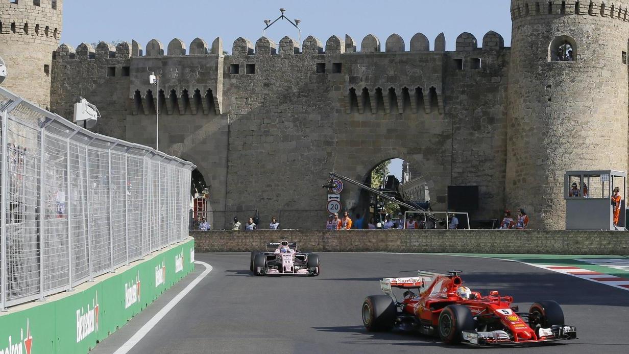 Vettel-Hamilton che botte! A Baku spunta Ricciardo 