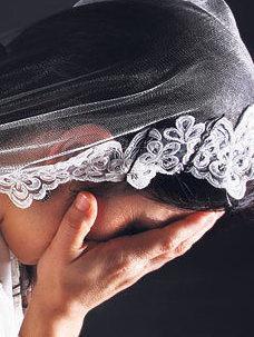 La sposa abbandonata diventa star del web 