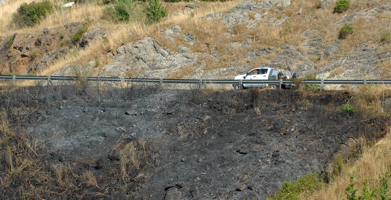 Ancora fiamme alle pendici del Grighine 
