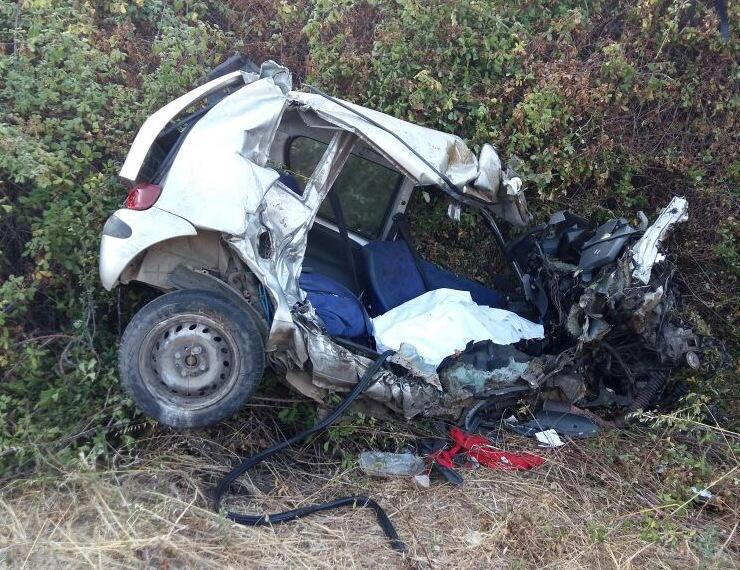 Scontro all’alba, muore una 22enne  